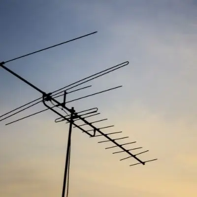 Antena satelital